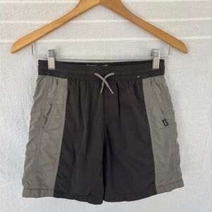 Boys Abercrombie pool to play shorts 11/12